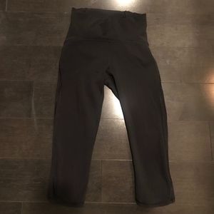 Lululemon Size 4 Black Cropped Leggings